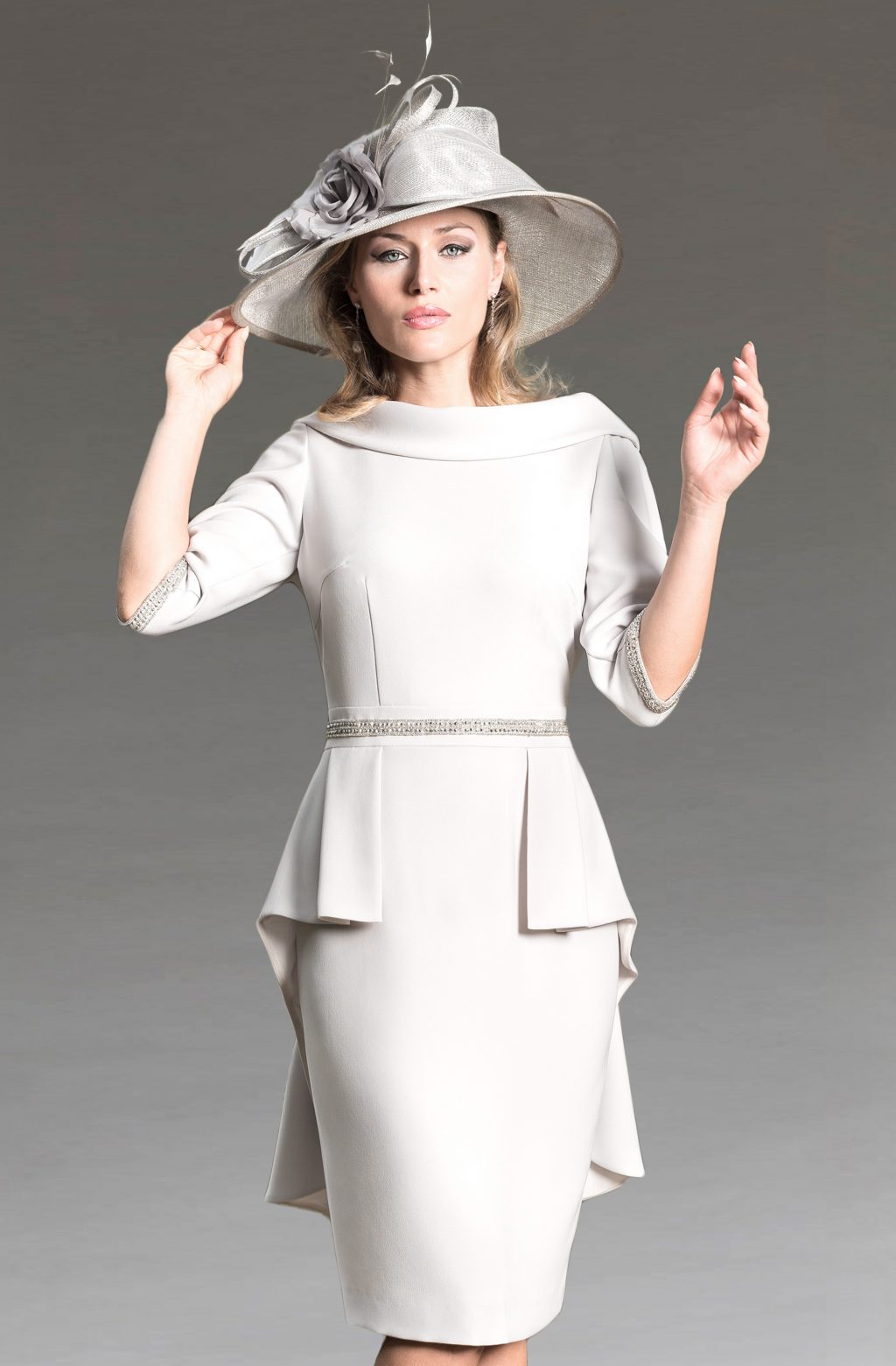 Short fitted dress with sleeves.  8455 size 22 only - Image 3
