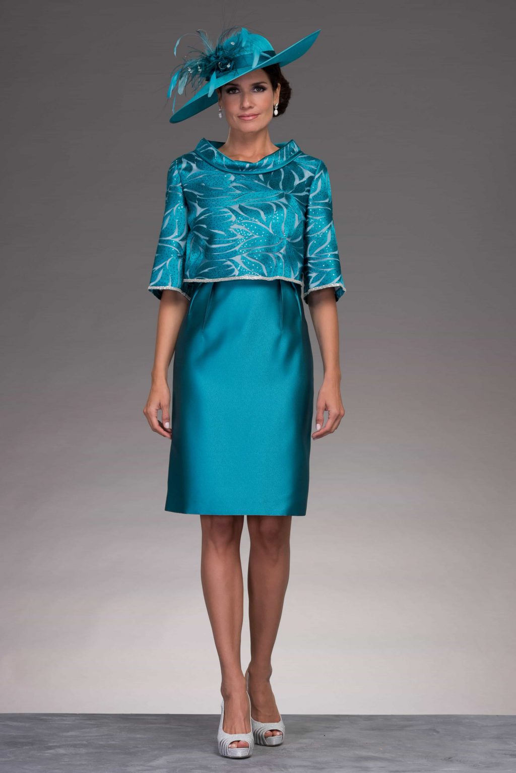 Short fitted dress with overlay. 8390  size 8 - Image 4