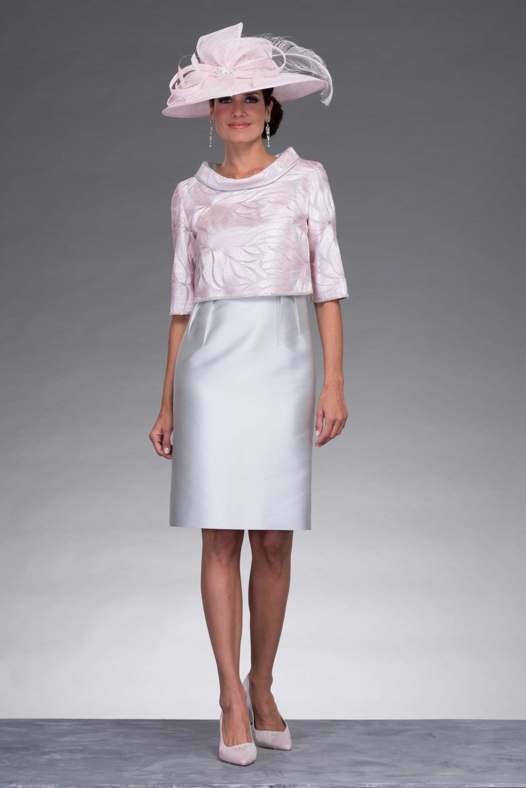 Short fitted dress with overlay. 8390  size 8 - Image 3