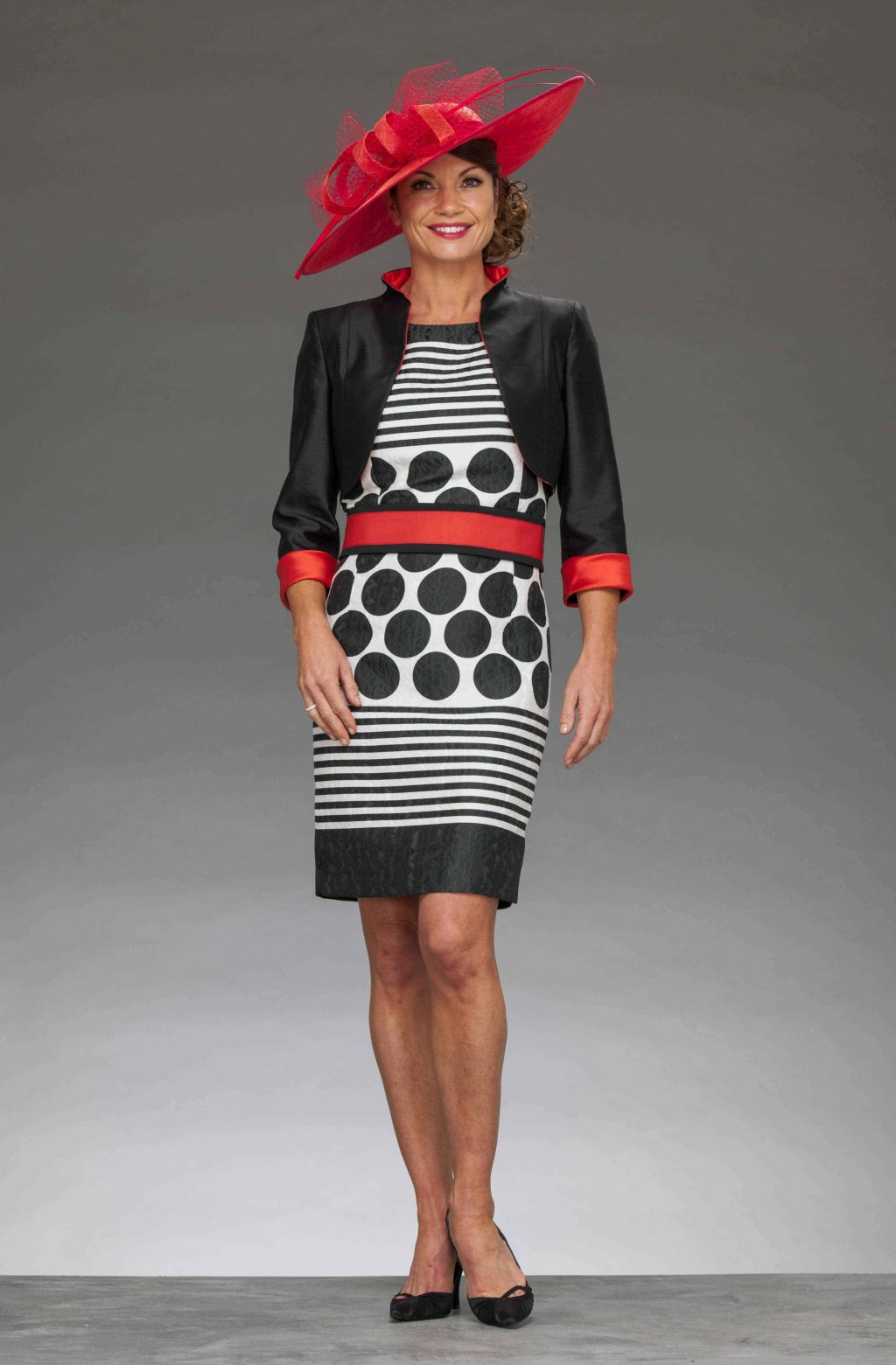 Short fitted dress with matching bolero. D110-7791-150 - Image 2