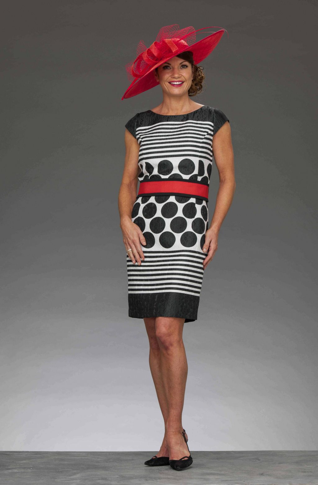 Short fitted dress with matching bolero. D110-7791-150 - Image 3