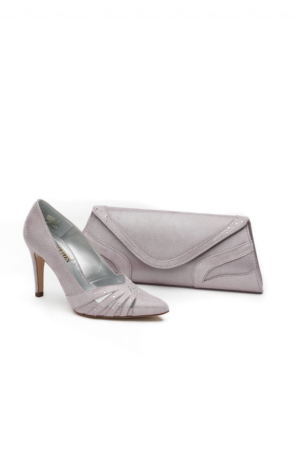 Medium heel shoe with matching bag.  GS18T size 3.5 shoe only no matching bag