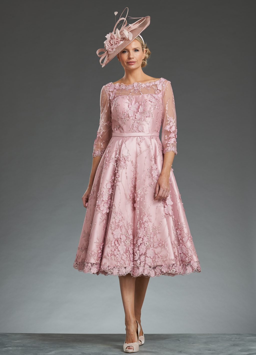 Short lace dress with full skirt.  HM15678 - Image 3