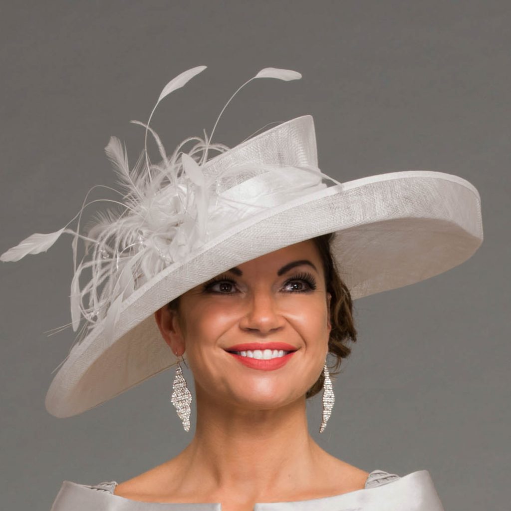 Upturned brim hat with silk trim. EA04