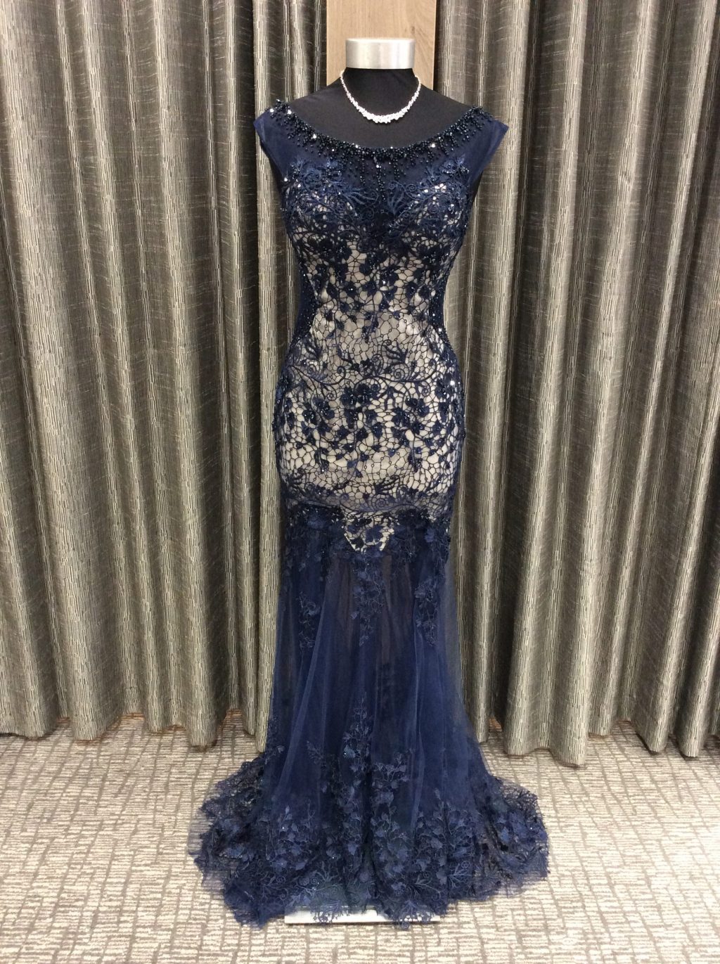 Long lace Evening wear an8296 Navy Nude size 10
