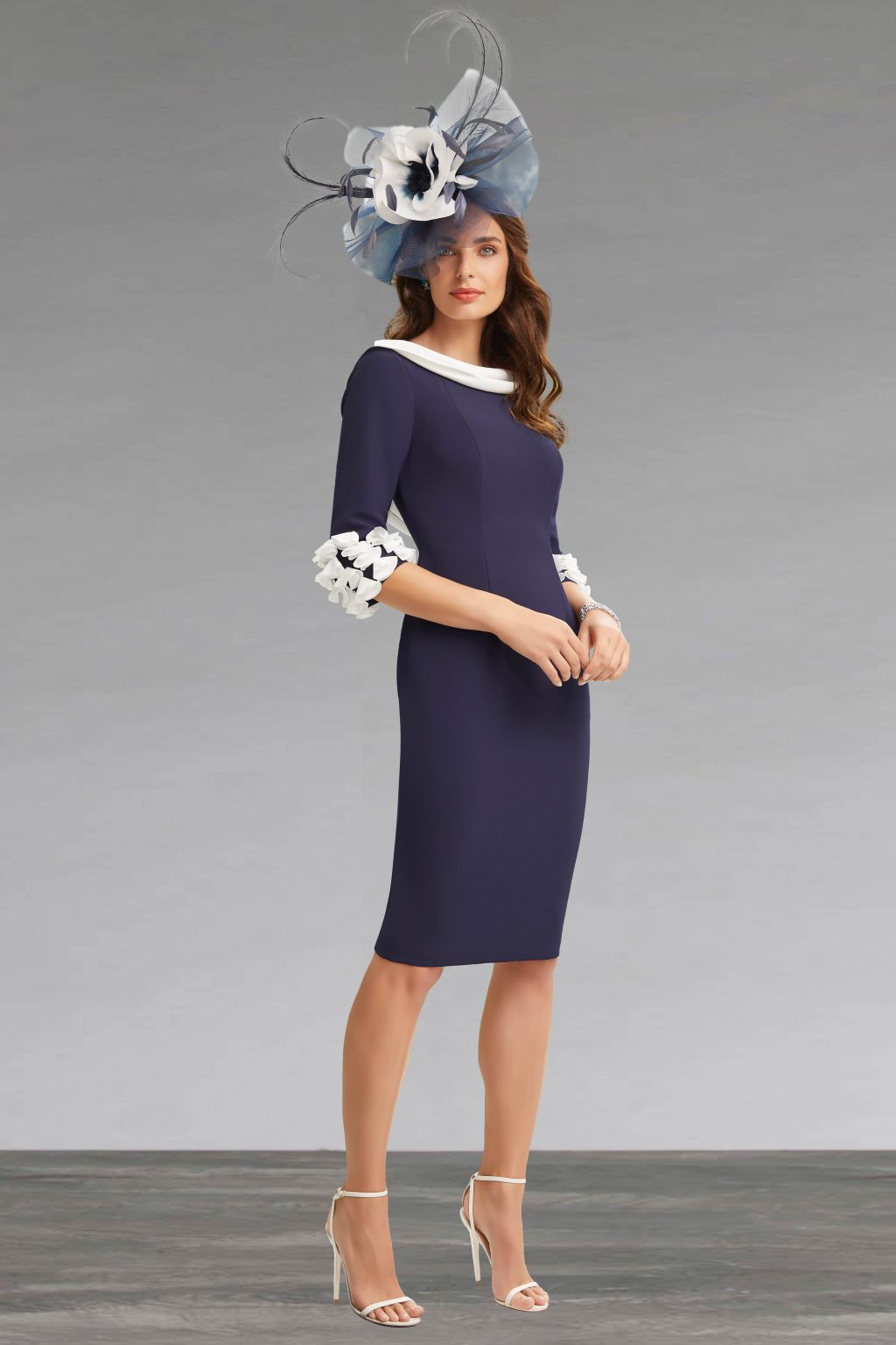 Short fitted dress with sleeves.  70545 - Image 4