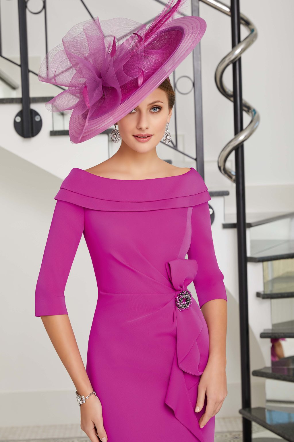 Short fitted dress with sleeves.  70491 - Image 3