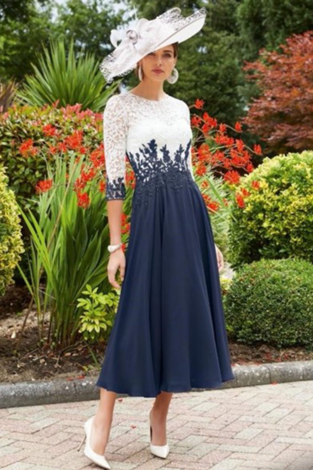 Mid length dress with lace bodice.  008264 - Image 2