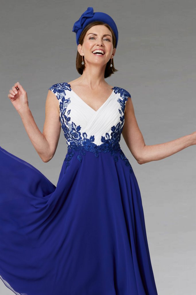 Mid-Length Sleeveless Lace Applique Dress. 27048 size 22