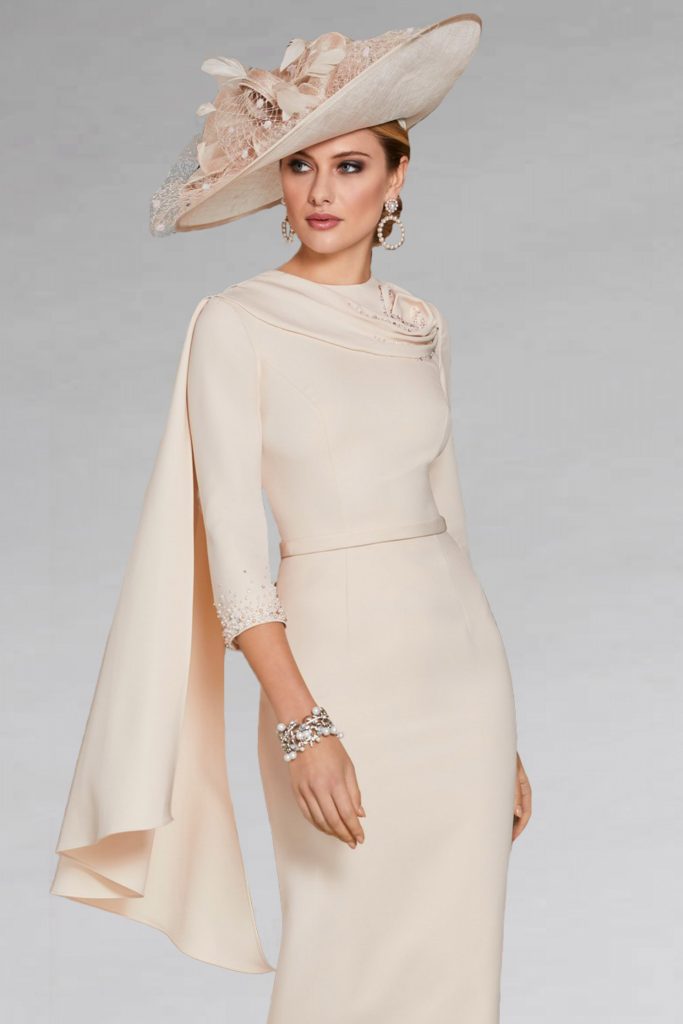 Short Fitted Dress With Sleeves and Lapel Detail. 70298