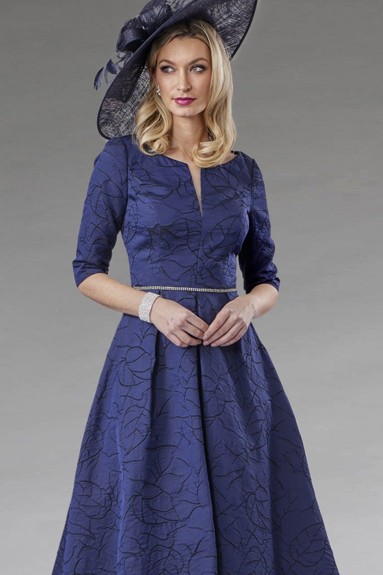 Full Skirted Dress With Sleeves. VO8128 size 8 - Catherines of Partick