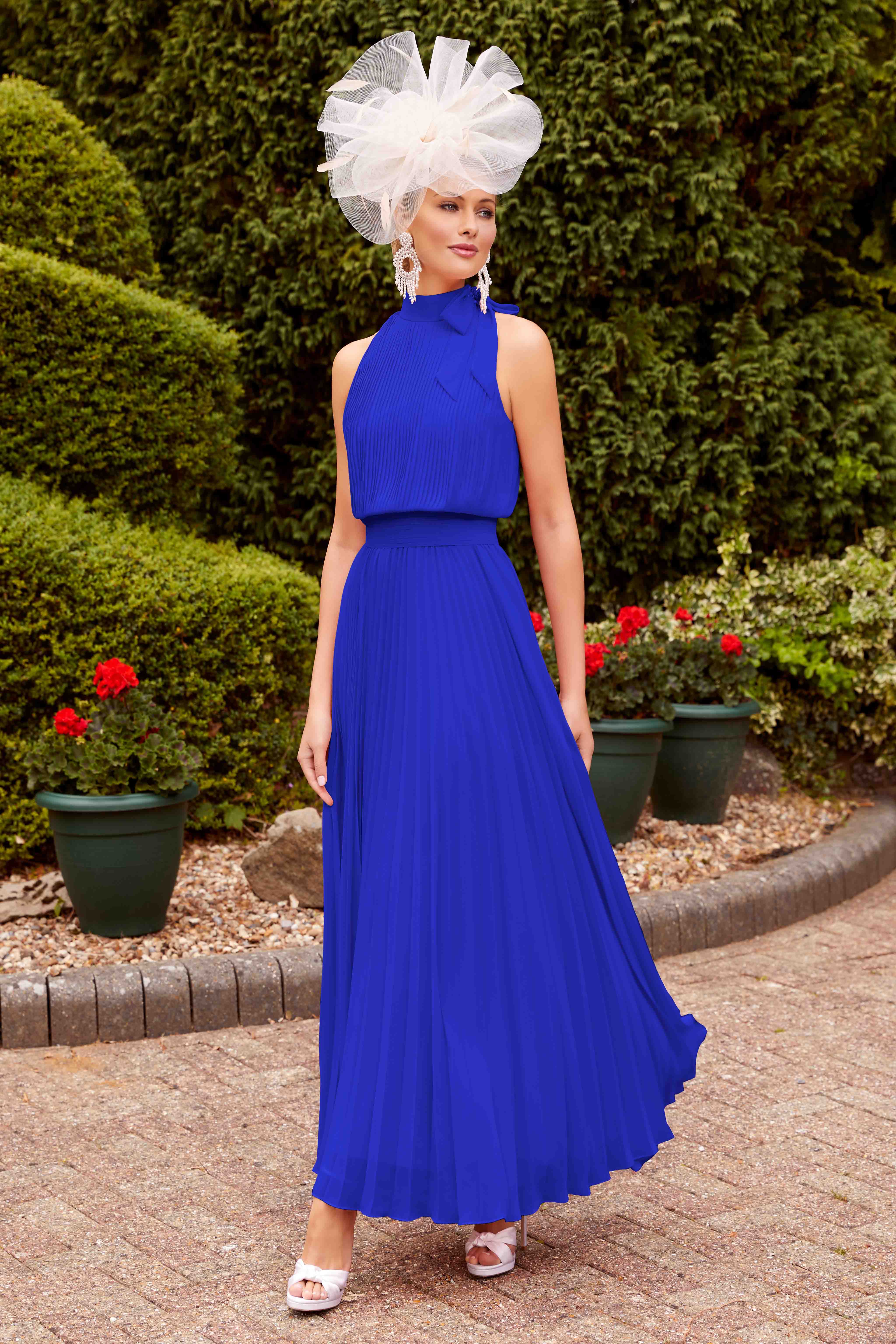 Full Length Chiffon Sleeveless Halterneck Dress. 70194a