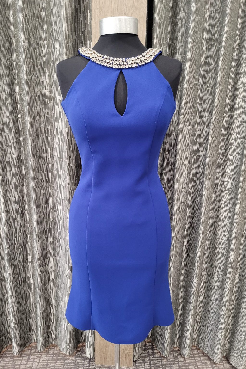 Short Fitted Dress With Diamante Details. 7495sh size 8