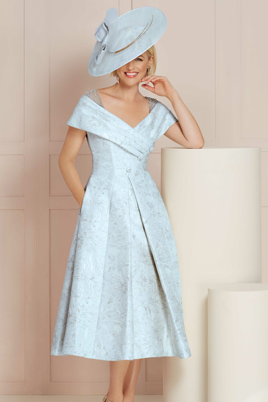 Mid Length Dress With Sleeves.  29109 - Image 2