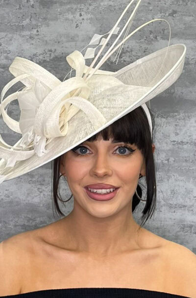 Medium size hatinator with feather embellishments for special occasions.