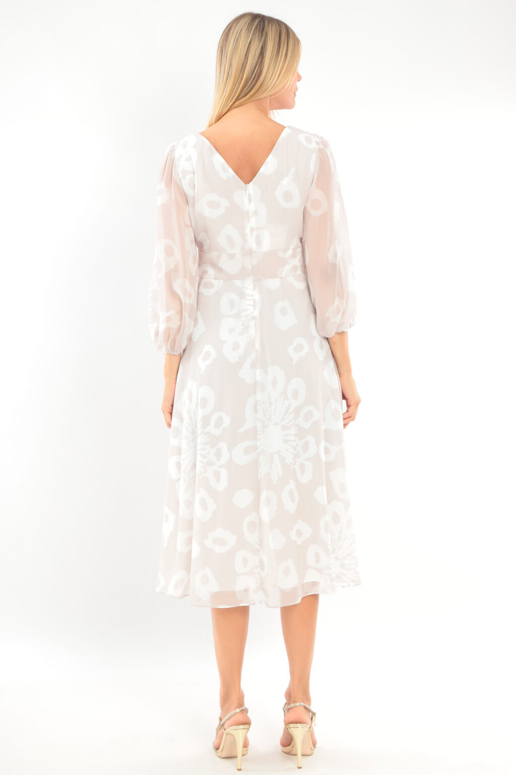 Short Dress With Full Skirt And Sleeves. 2023 - Image 4