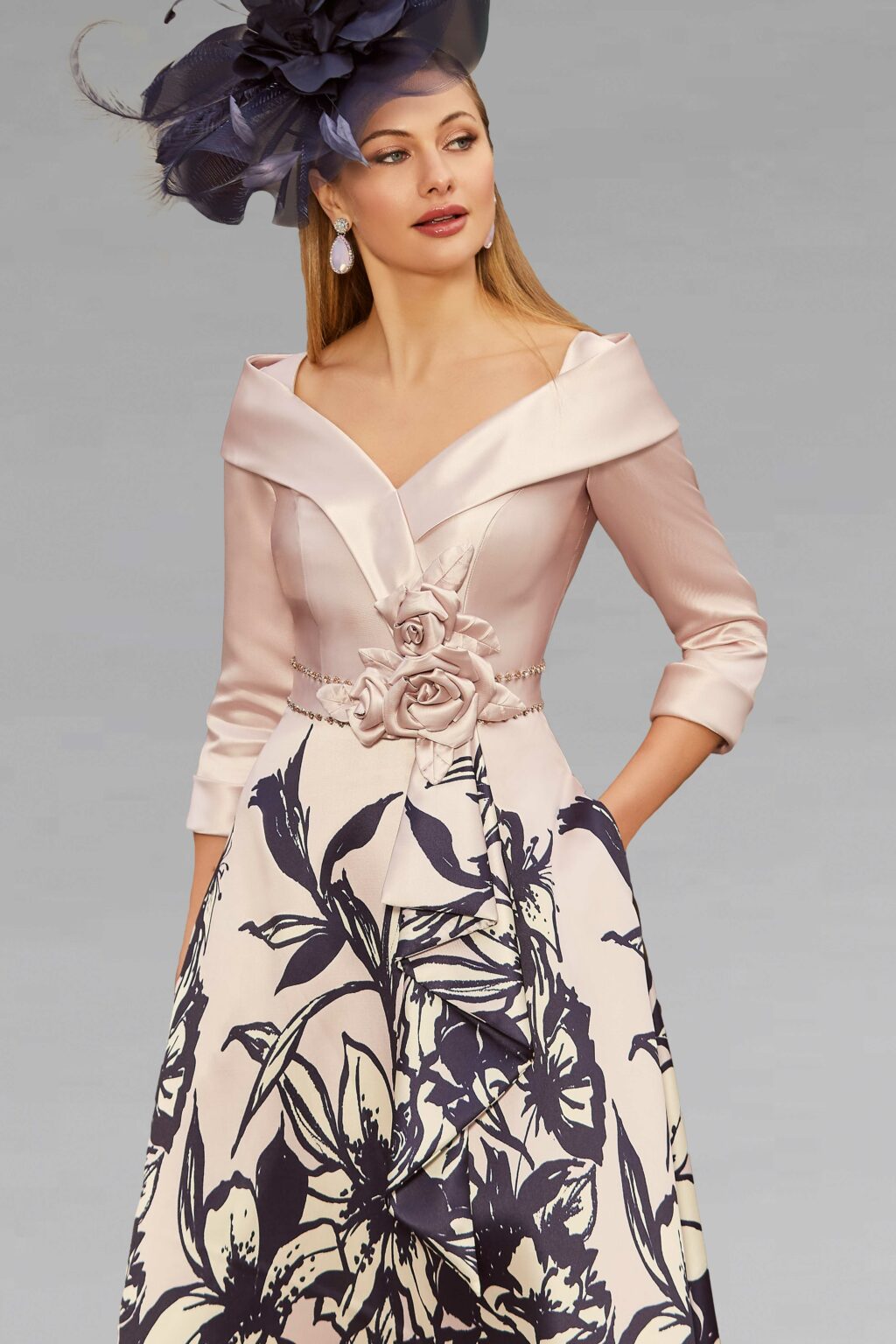 Mid Length Dress With Full Skirt. 992520