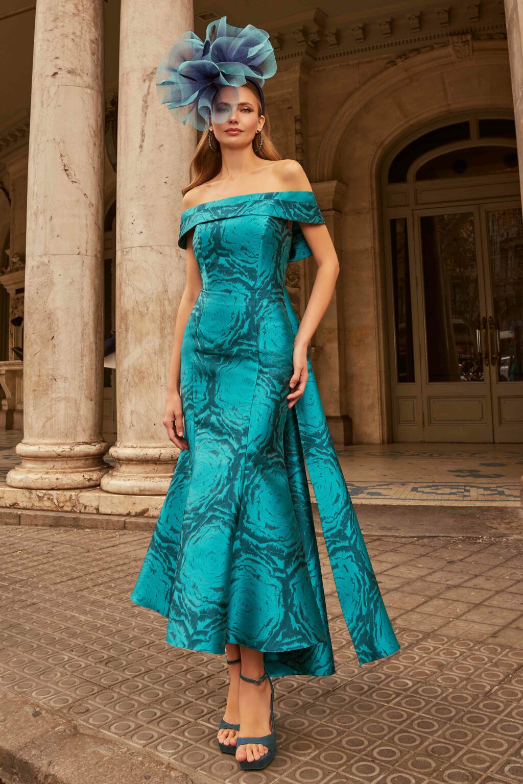 Long Fitted Dress With Bow Detail. 992522 - Image 2
