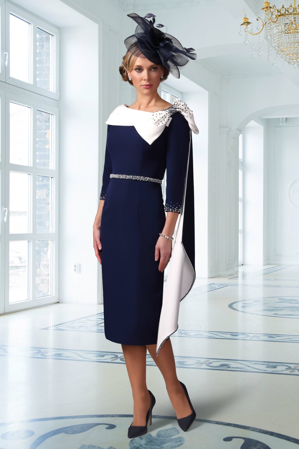 Short Fitted Dress With Contrasting Collar. IR7730 - Image 2