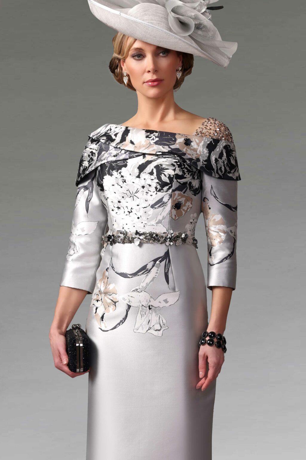 Short Fitted Dress With Sleeves. IR7735TJ